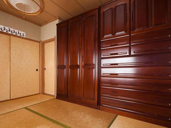 川と森の静かな街に朝陽の見える部屋 無料駐車場 : photo 6 de la chambre chambre quadruple avec salle de bains commune