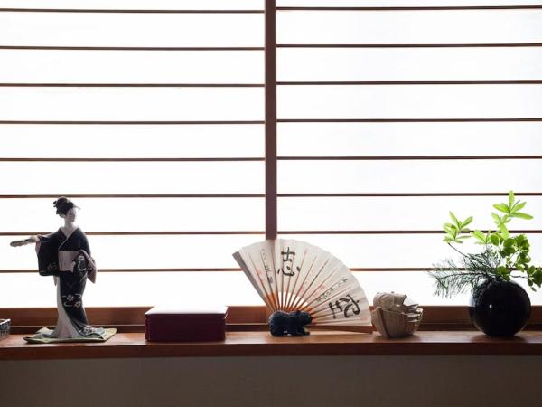 川と森の静かな街に朝陽の見える部屋 無料駐車場 : photo 10 de la chambre chambre quadruple avec salle de bains commune