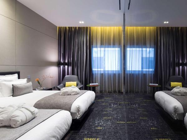 art'otel amsterdam, Powered by Radisson Hotels : photo 3 de la chambre chambre lits jumeaux art