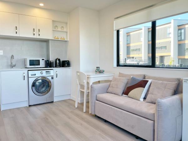 Great Value 1B1B studio in Sandringham - Private Entrance, Close to City, Heat Pump, Netfilx : photo 1 de la chambre suite lit queen-size deluxe