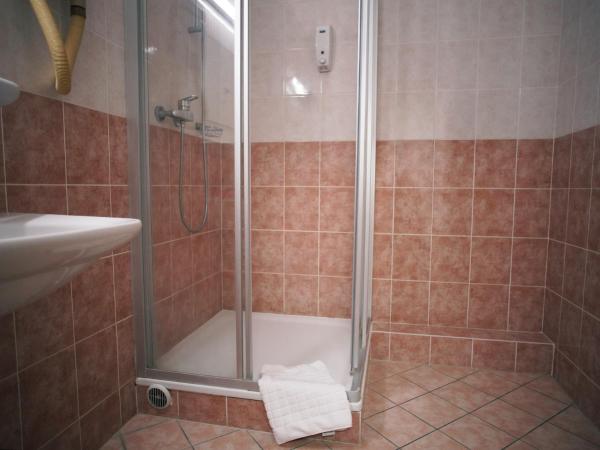 Primadom Aparthotel : photo 2 de la chambre chambre lits jumeaux avec salle de bains commune