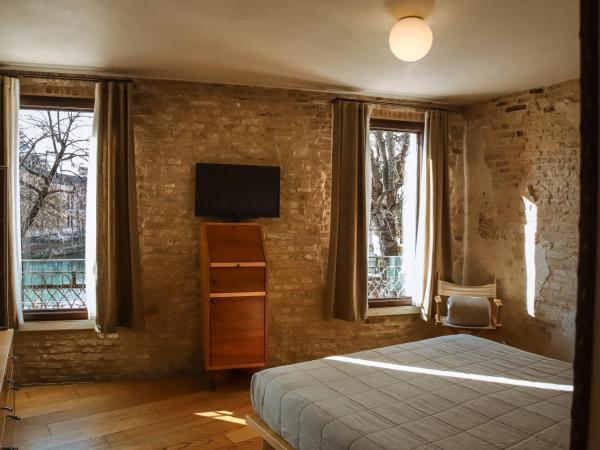 Locanda Ponte Dante : photo 2 de la chambre chambre double