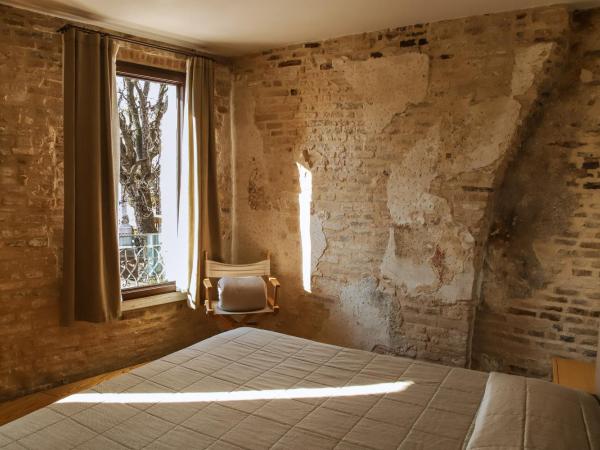 Locanda Ponte Dante : photo 3 de la chambre chambre double