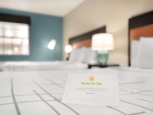 La Quinta Inn by Wyndham Columbus Airport Area : photo 3 de la chambre chambre double de luxe avec 2 lits doubles 