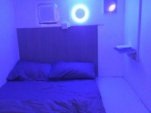 Ruby Star Hostel Loft Bed 21 : photo 4 de la chambre chambre double standard avec salle de bains commune