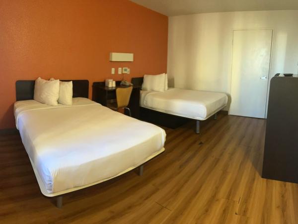 Motel 6-Austin, TX : photo 2 de la chambre double room with tub - mobility accessible 