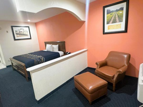 Pecan Valley Inn & Suites : photo 1 de la chambre chambre lit king-size deluxe