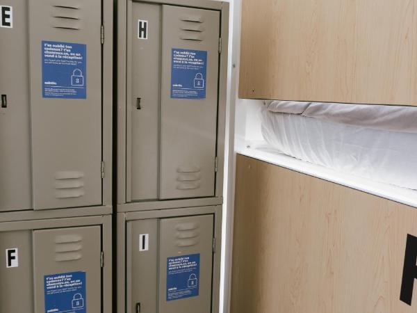 Auberge Saintlo Montréal Hostel : photo 2 de la chambre lit dans dortoir mixte de 10 lits