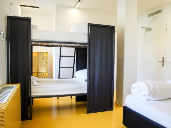 Nomad Hostel : photo 3 de la chambre chambre double familiale