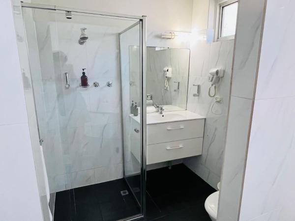 Jacksons Motor Inn : photo 2 de la chambre chambre de luxe double ou lits jumeaux avec baignoire spa