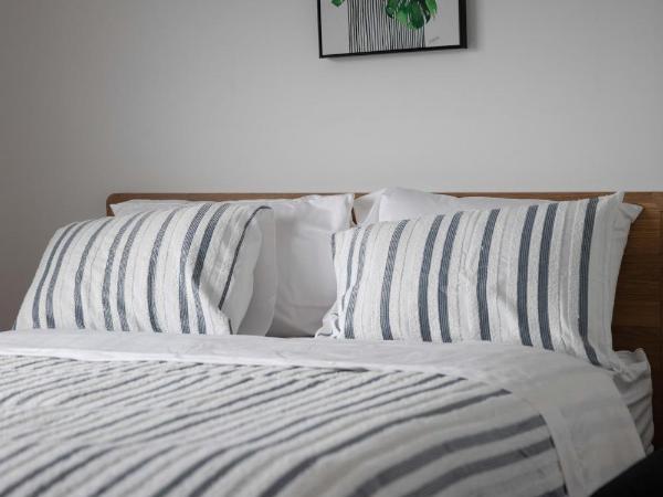 Sea View Guest House : photo 1 de la chambre chambre double avec salle de bains commune