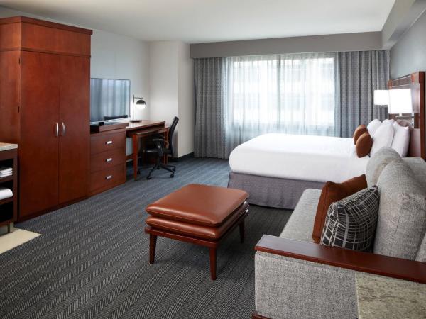 Courtyard by Marriott Los Angeles LAX / Century Boulevard : photo 1 de la chambre grande chambre king avec canapé-lit