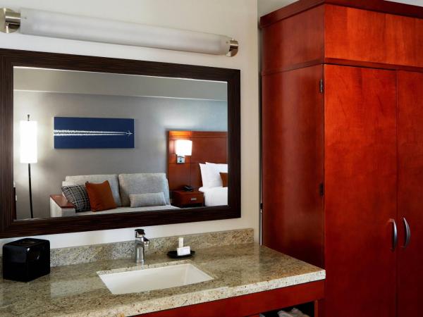 Courtyard by Marriott Los Angeles LAX / Century Boulevard : photo 6 de la chambre chambre lit king-size
