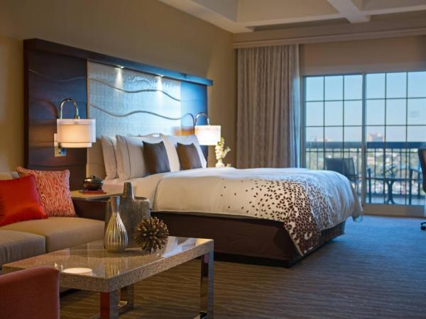Renaissance Orlando at SeaWorld® : photo 2 de la chambre chambre lit king-size avec balcon