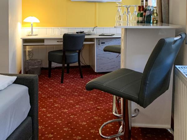 Hotel Carl von Clausewitz : photo 7 de la chambre chambre double avec salle de bains privative