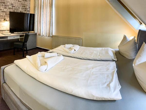 Hotel Carl von Clausewitz : photo 3 de la chambre chambre familiale avec salle de bains