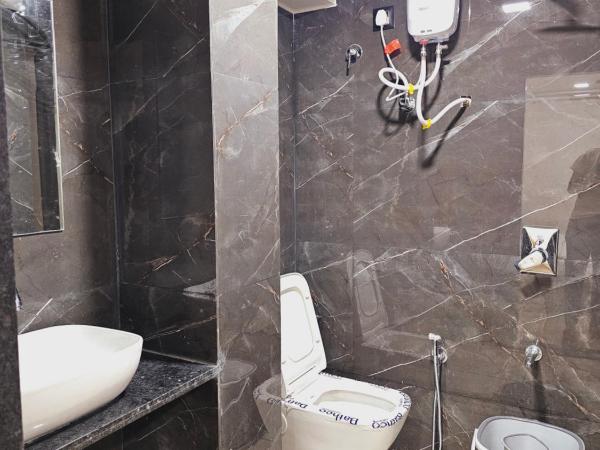 HOTEL R K VILLA : photo 6 de la chambre chambre lit king-size standard