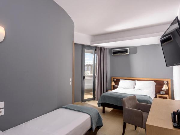 Iraklion Hotel : photo 8 de la chambre chambre triple