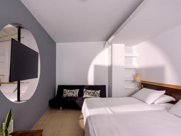 Iraklion Hotel : photo 6 de la chambre chambre familiale