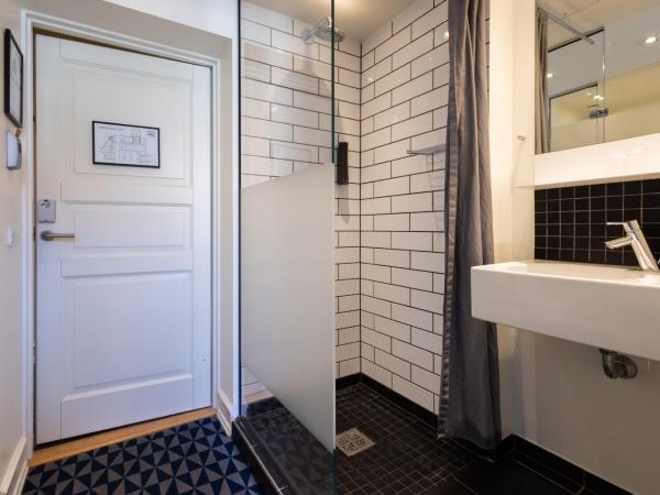 Milling Hotel Ritz Aarhus City : photo 1 de la chambre petite chambre lit queen-size