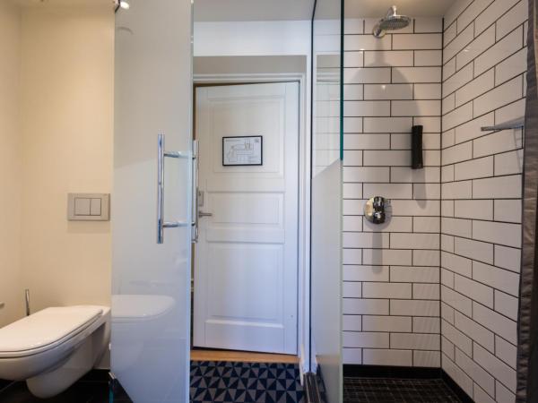 Milling Hotel Ritz Aarhus City : photo 2 de la chambre petite chambre lit queen-size