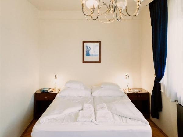 Korona Pension and Restaurant : photo 4 de la chambre chambre double ou lits jumeaux deluxe - vue sur ville