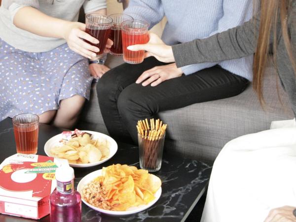 ZONK HOTEL Nakasu : photo 1 de la chambre standard room (two small double beds) with kitchen - non-smoking - no cleaning for consecutive night stays