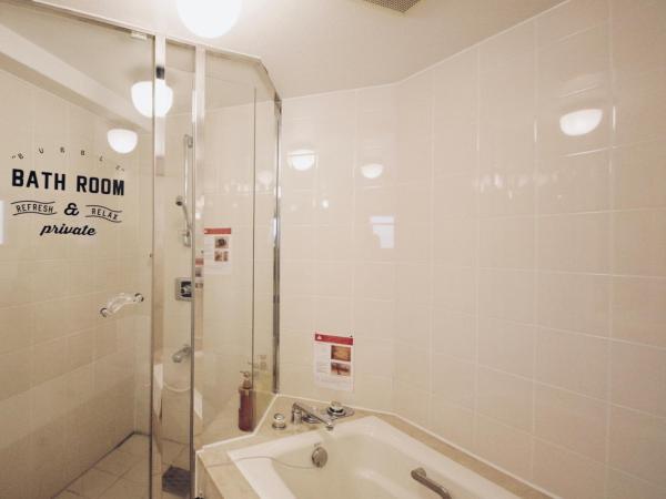 ZONK HOTEL Nakasu : photo 3 de la chambre deluxe room (three double beds) with kitchen - non-smoking - no cleaning for consecutive night stays