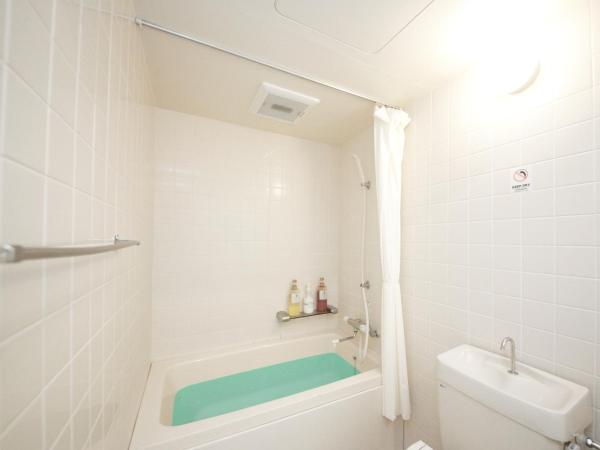 ZONK HOTEL Nakasu : photo 2 de la chambre standard room (two small double beds) with kitchen - non-smoking - no cleaning for consecutive night stays