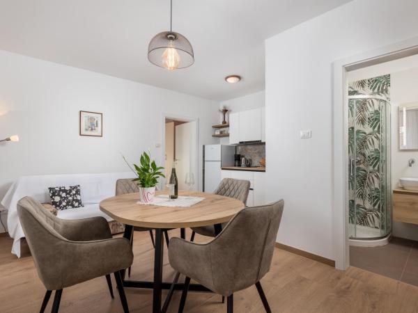 Guest House Marica : photo 1 de la chambre appartement 1 chambre avec balcon