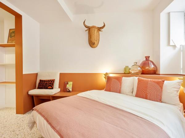 Casa Pavão Lisboa : photo 1 de la chambre chambre double avec salle de bains privative