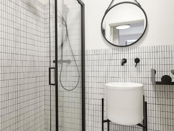 Casa Pavão Lisboa : photo 3 de la chambre chambre double avec salle de bains privative