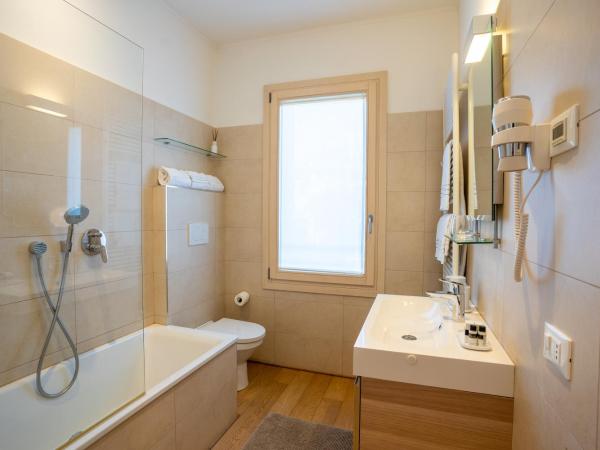 B&B Villa Rosa : photo 10 de la chambre chambre triple supérieure