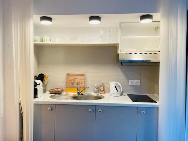 VILLA CANZOMY : photo 2 de la chambre chambre double avec salle de bains privative