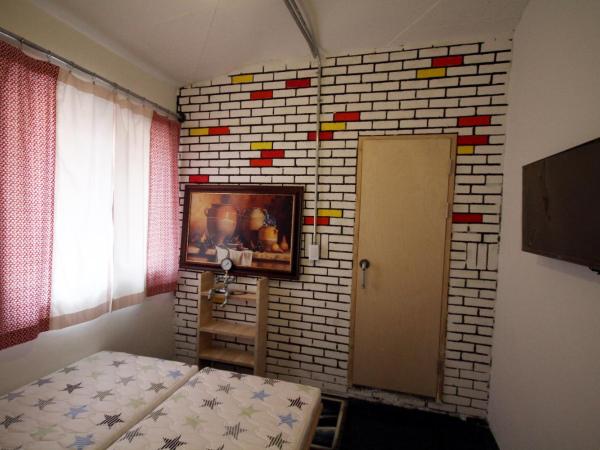 Time Travelers Party Hostel In Hongdae : photo 7 de la chambre chambre double ou lits jumeaux avec salle de bains privative