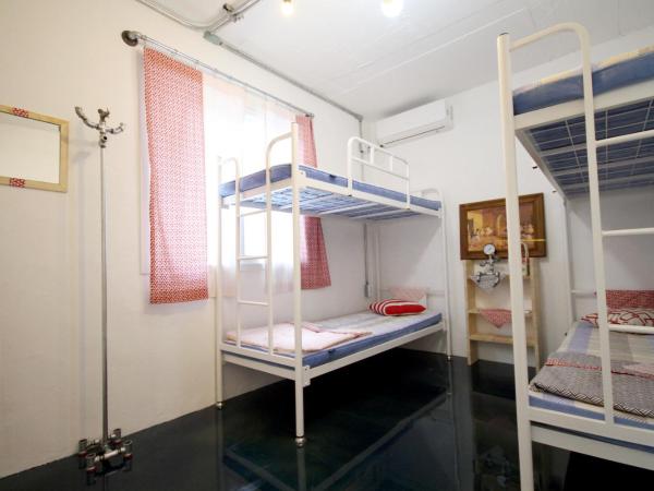 Time Travelers Party Hostel In Hongdae : photo 2 de la chambre lit dans dortoir mixte de 4 lits