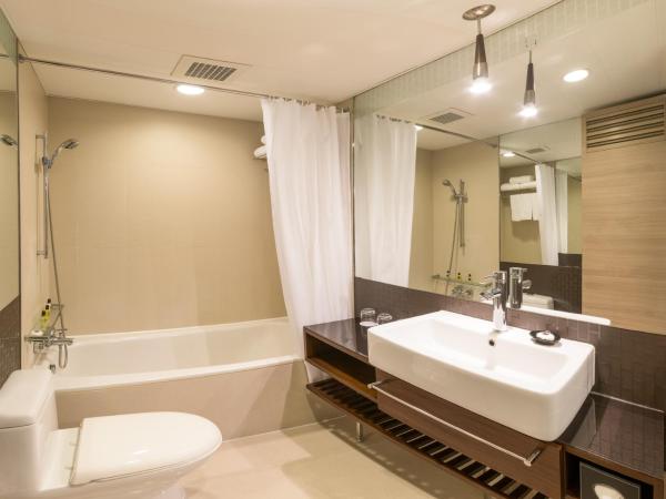 Kowloon Harbourfront Hotel : photo 6 de la chambre suite 2 chambres - vue sur ville