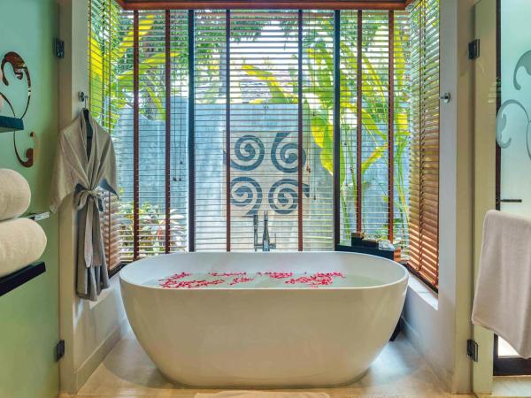 Mövenpick Asara Resort & Spa Hua Hin : photo 1 de la chambre suite lit king-size avec terrasse - vue sur lagune