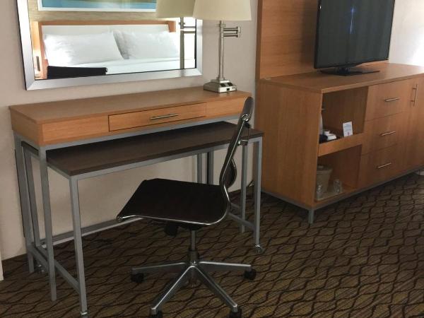 Holiday Inn Miami Beach-Oceanfront, an IHG Hotel : photo 3 de la chambre chambre lit king-size standard