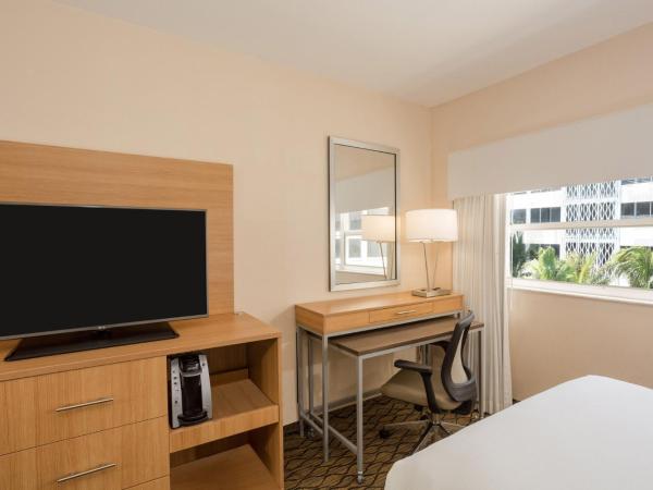Holiday Inn Miami Beach-Oceanfront, an IHG Hotel : photo 9 de la chambre chambre lit king-size