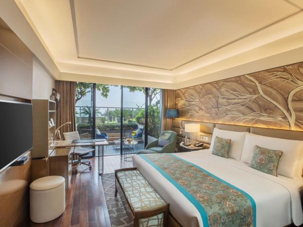 The Leela Ambience Convention Hotel Delhi : photo 1 de la chambre chambre club avec balcon - 1 heure et demie de cocktail et collations