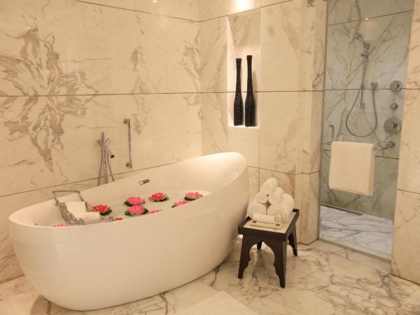 The Leela Ambience Convention Hotel Delhi : photo 4 de la chambre suite présidentielle