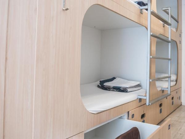 Rocket Hostels Gracia : photo 8 de la chambre lit dans dortoir mixte de 6 lits