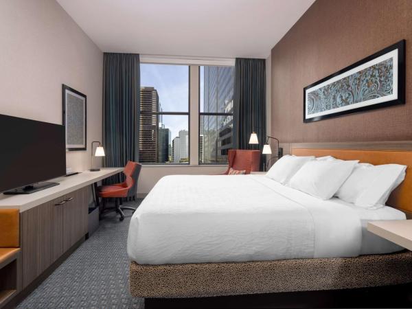 Hilton Garden Inn- Chicago Central Loop : photo 2 de la chambre chambre lit king-size - vue sur site d'intérêt