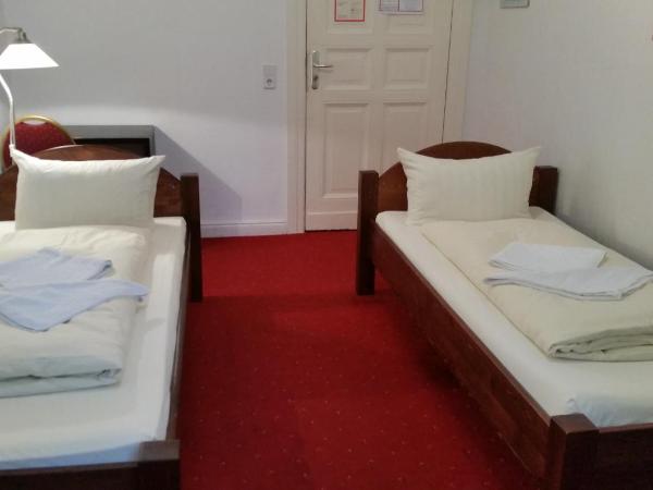 Hotel Pension Kima : photo 4 de la chambre chambre lits jumeaux