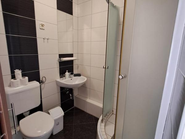 Aquacentrum : photo 2 de la chambre chambre double avec salle de bains privative