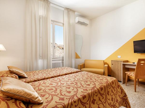 Hotel Minerva : photo 8 de la chambre chambre triple Économique