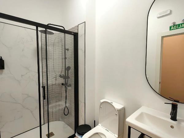 Hostel Siesta & Go (Atocha) : photo 5 de la chambre chambre double avec salle de bains privative