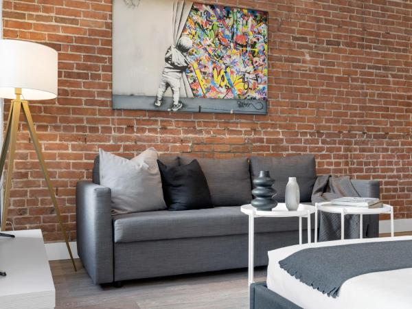 Liv MTL Downtown : photo 4 de la chambre downtown-302 | spacious modern studio suite montreal