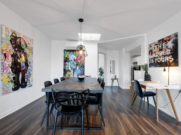 Liv MTL Soho : photo 9 de la chambre soho-3 | spacious 2br suite + rooftop bbq, downtown mtl